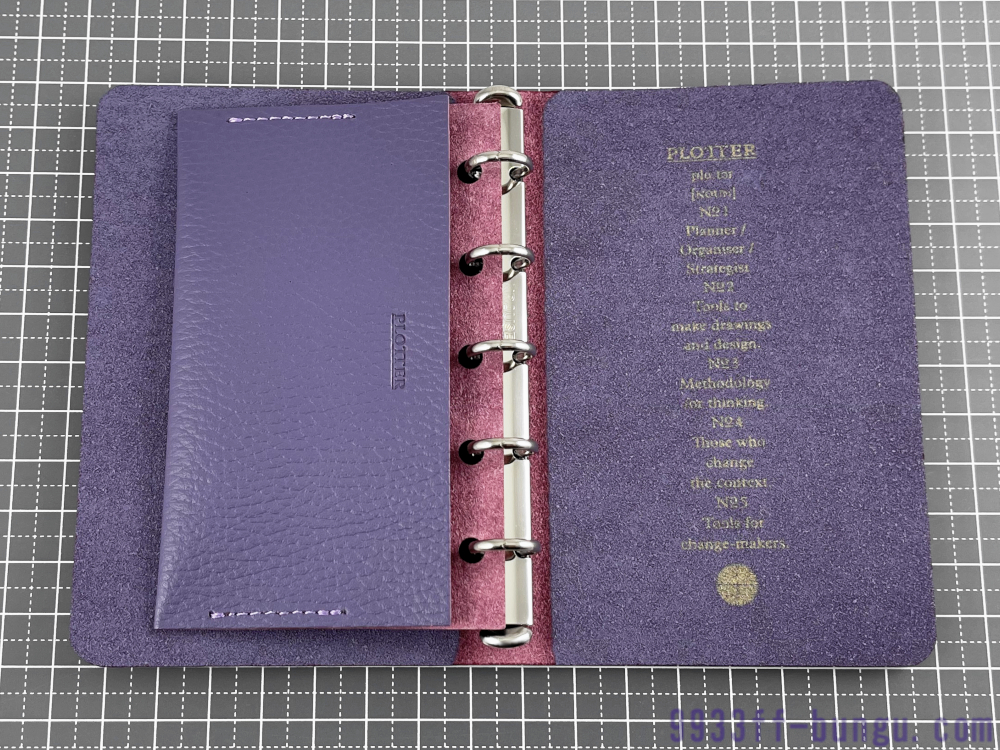 伊東屋システム手帳サロン2020限定、紫色のM5システム手帳2種類